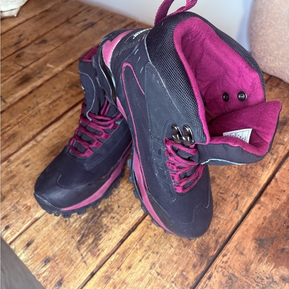 Baffin Black and Pink Winter Boots with Waterproof Design - Picture 3 of 6